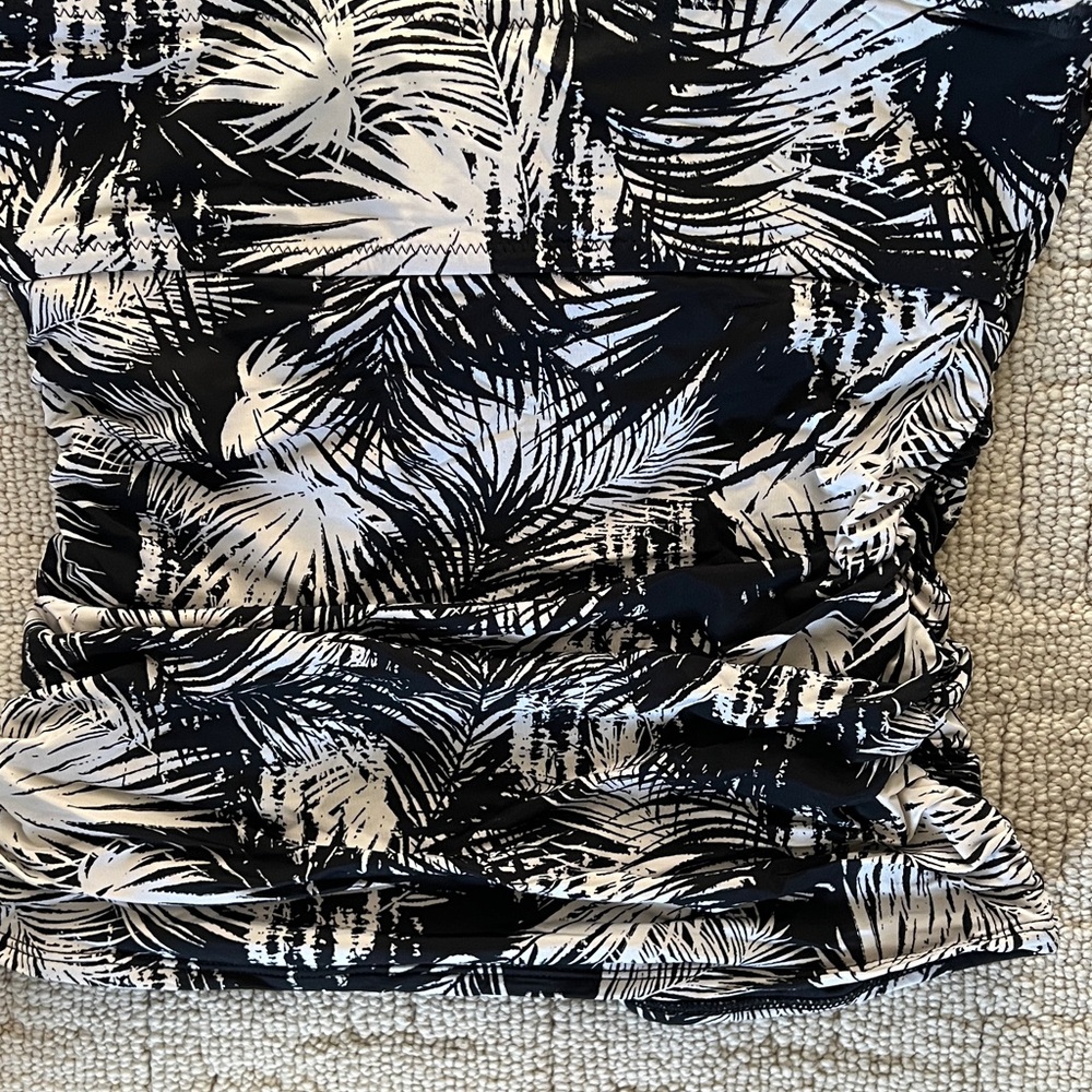 Garnet Hill Black and White Palm Print Tankini - Picture 9 of 10